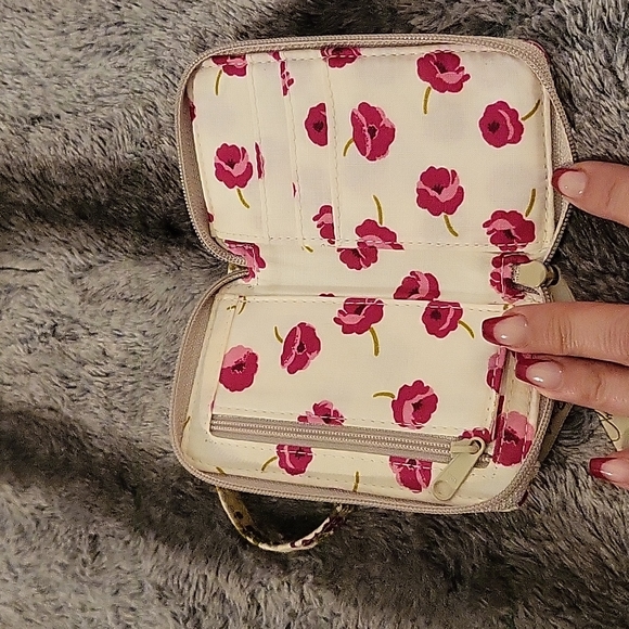 Vera Bradley 4 Piece Set - wallet, jewelry case, purse - great used condition - Picture 17 of 17